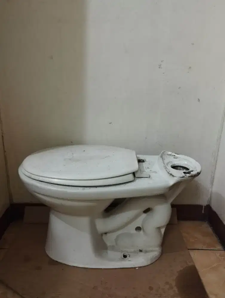 Kloset Duduk Merk HCG Putih Bagus