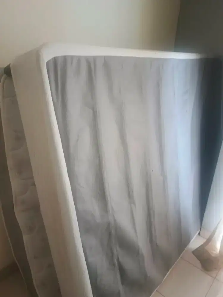 Jual Kasur beserta kerangka besi kondisi Top