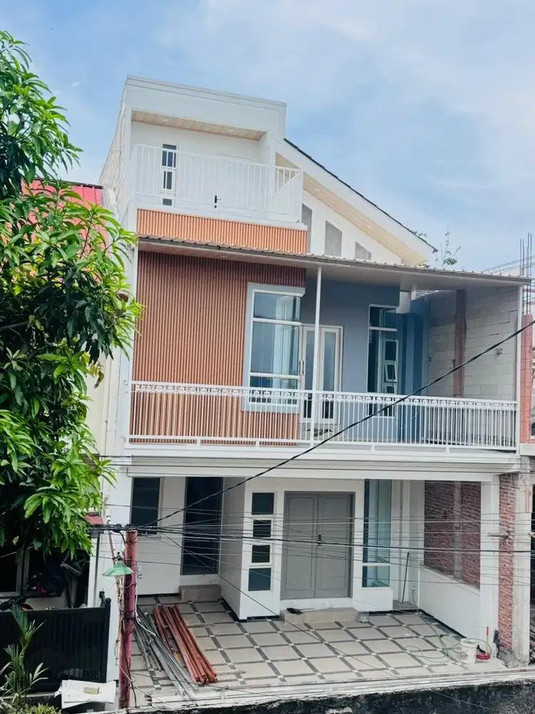 Rumah 2,5 Lantai Siap Huni Dekat Tol, Lokasi Strategis!