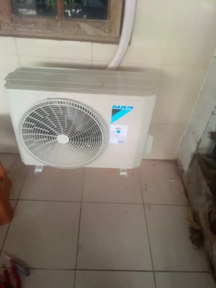 Jasa servis AC cuci AC bongkar pasang AC Baru bekas si freon