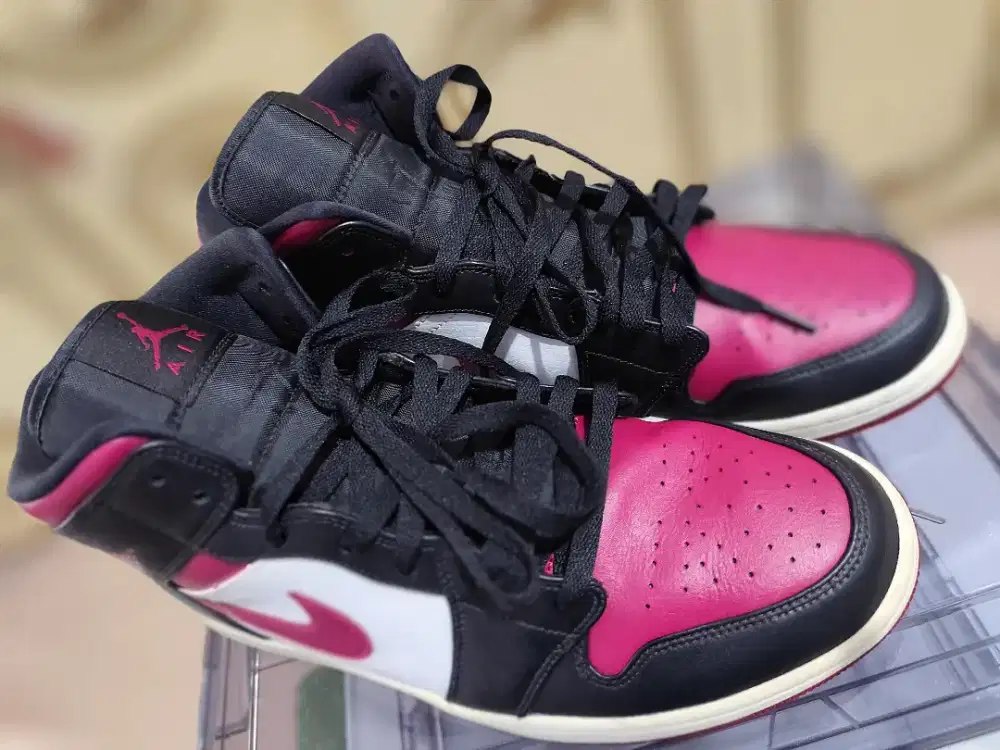 Air Jordan Mid Bread Toe