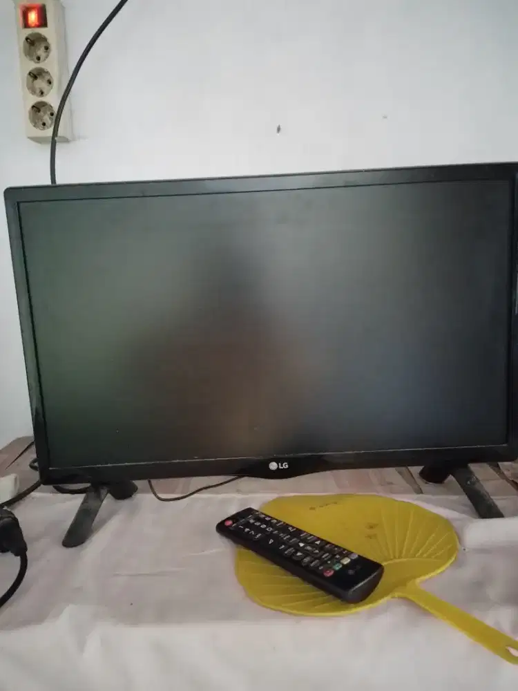 TV LED 22 INC BEKAS BISA NEGO