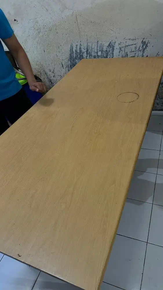 Meja lipat serbaguna