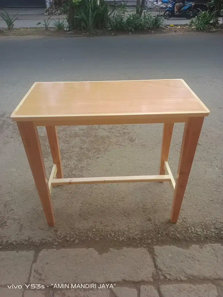 Meja makan jatibelanda