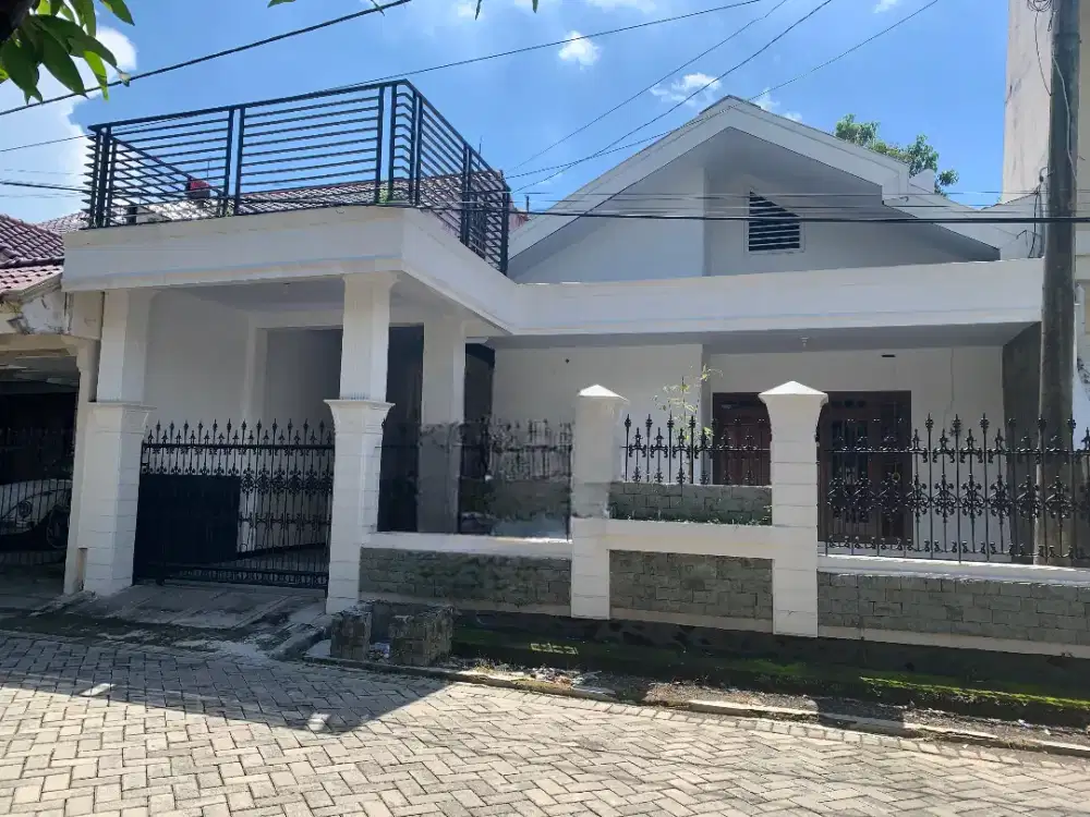 Rumah 2 lantai 6KT dekat Kampus UIJ dan GOR Kaliwates Jember