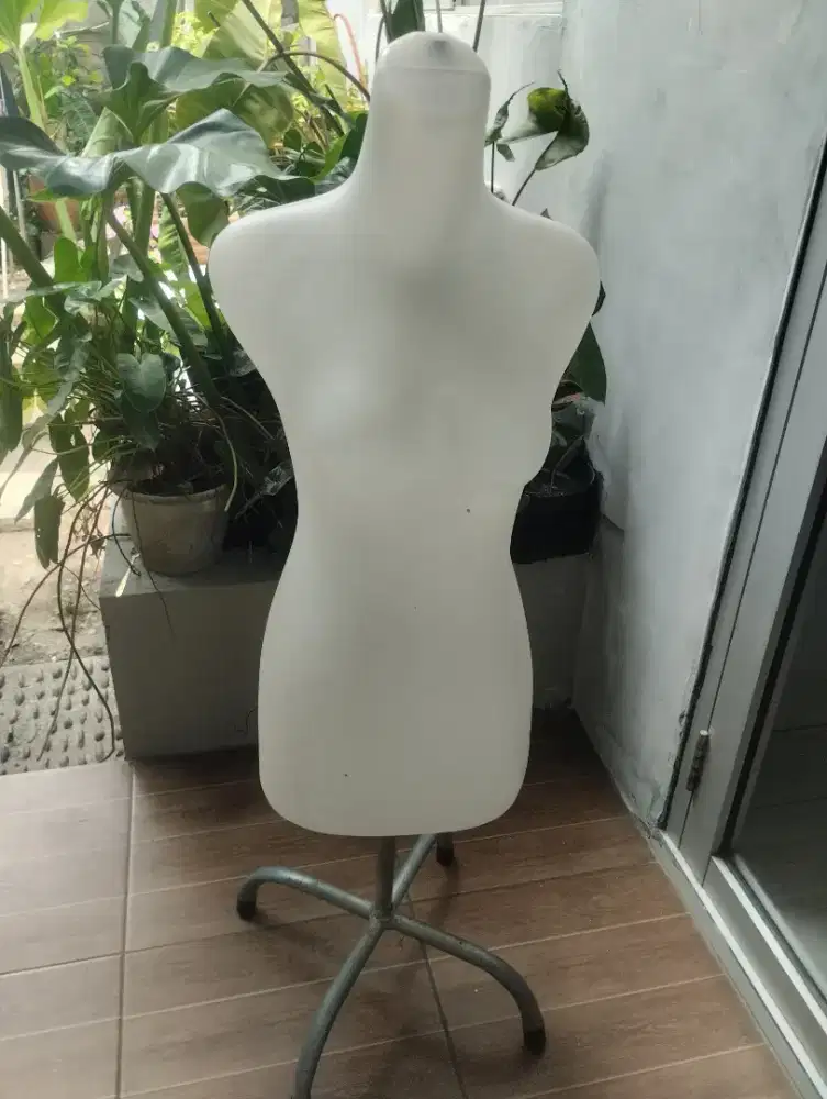 Patung Pakaian wanita