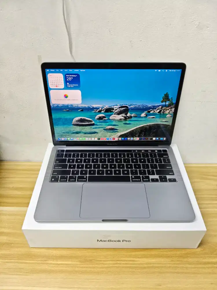 MacBook Pro 2022 Touchbar. Chip M2. Ram 8gb. Ssd 256gb. Fullset. Ibox