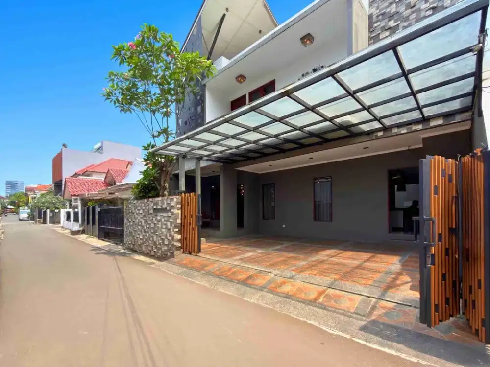 RUMAH MEWAH FULLY FURNISHED DENGAN PRIVATE SWIMMING POOL DI TEBET TIMUR !