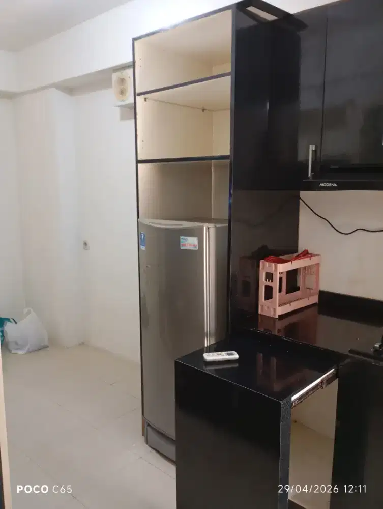 DISEWAKAN 1 KAMAR FURNIS LANTAI RENDAH APARTEMEN BASSURA CITY