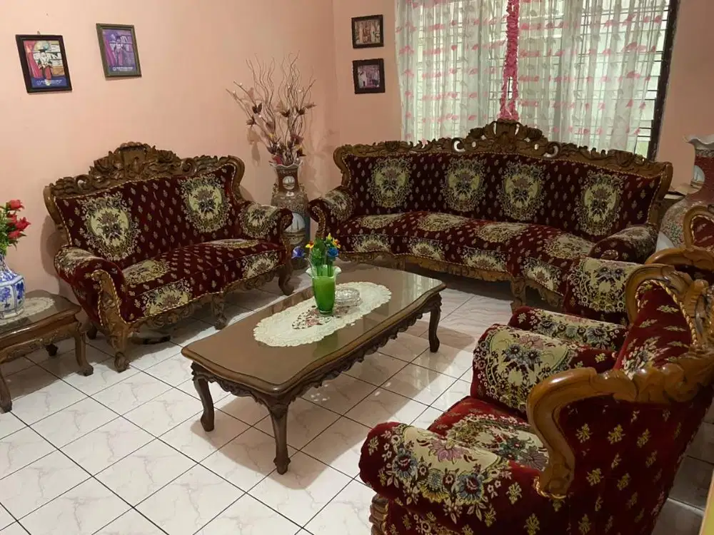 Sofa Jati Ukir Jepara Klasik Besar – Mewah, Kokoh, dan Antik Bernilai