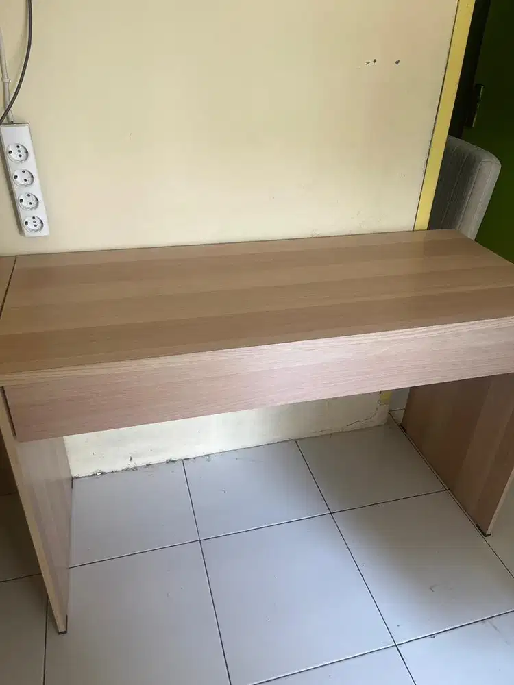 Meja Kantor Pro Design Yuka DK120 - Cream