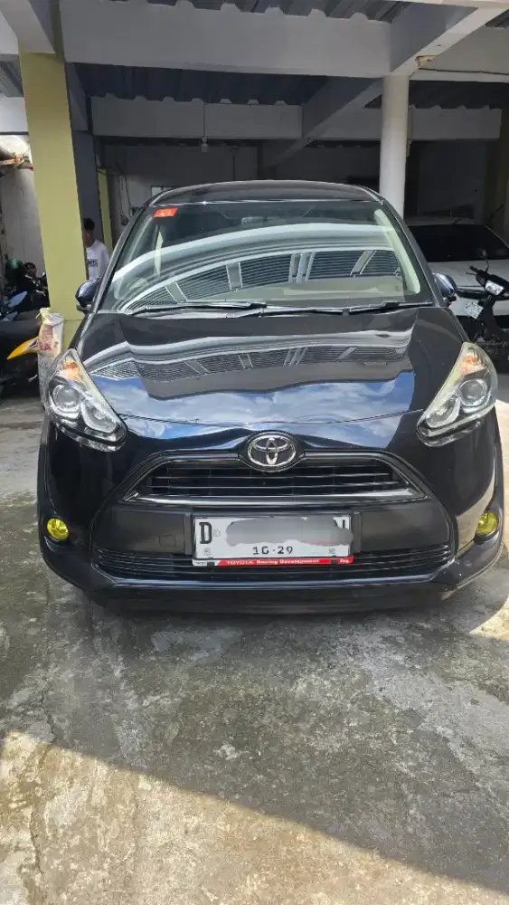 Toyota Sienta V CVT tahun 2016