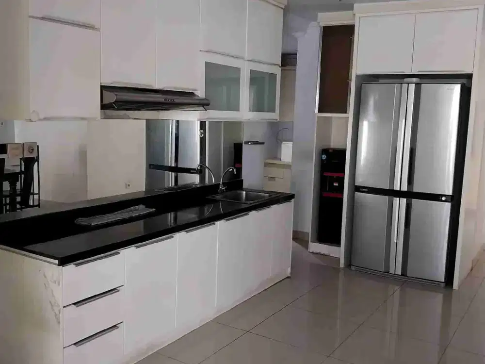 Disewakan unit Gandeng full furnished modern bagus di apartemen gading resort residences