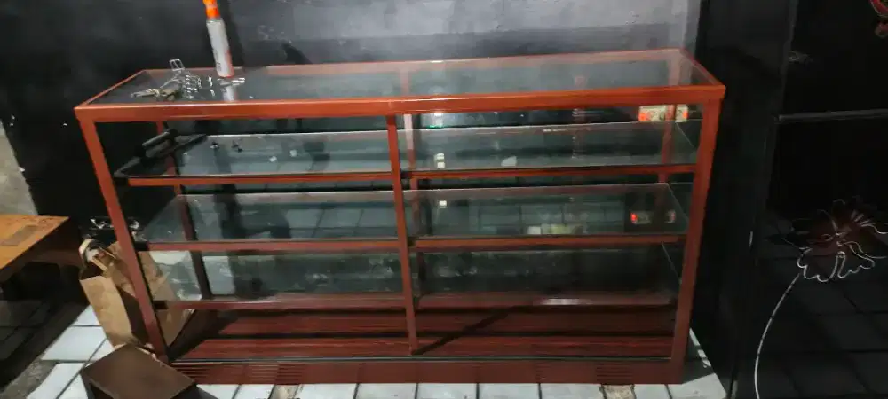etalase bagus ukuran 2 meter