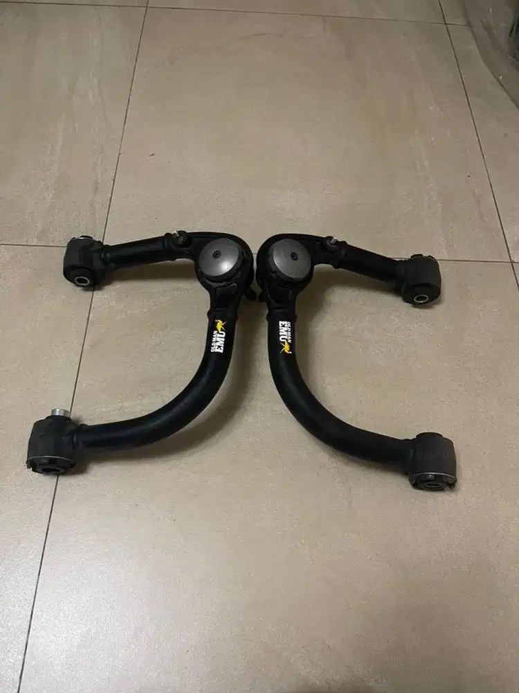 FS : OME ( Old Man Emu ) Upper Arm for toyota Hilux & Fortuner 2015-up