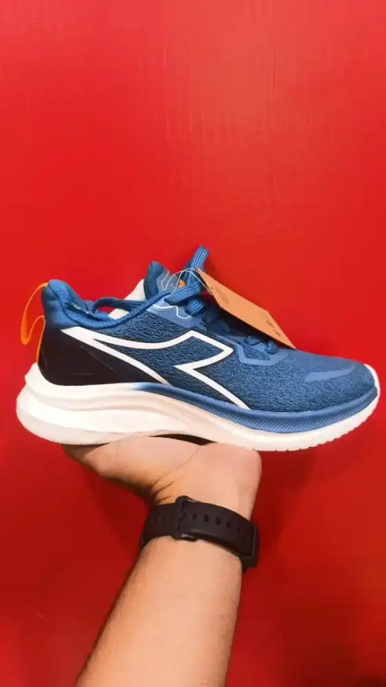 Sepatu diadora run sizs 42 dan 45 murah