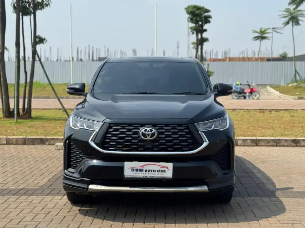 Toyota Zenix V hybrid modellista 2023