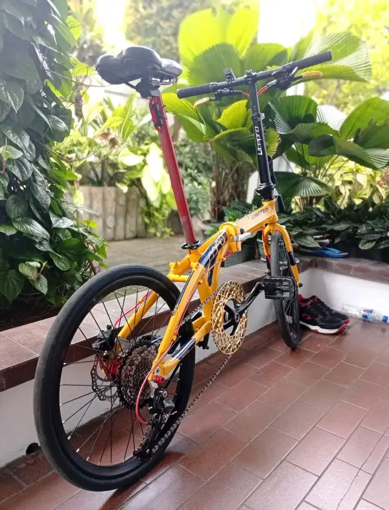 Sepeda lipat United Cora 9S