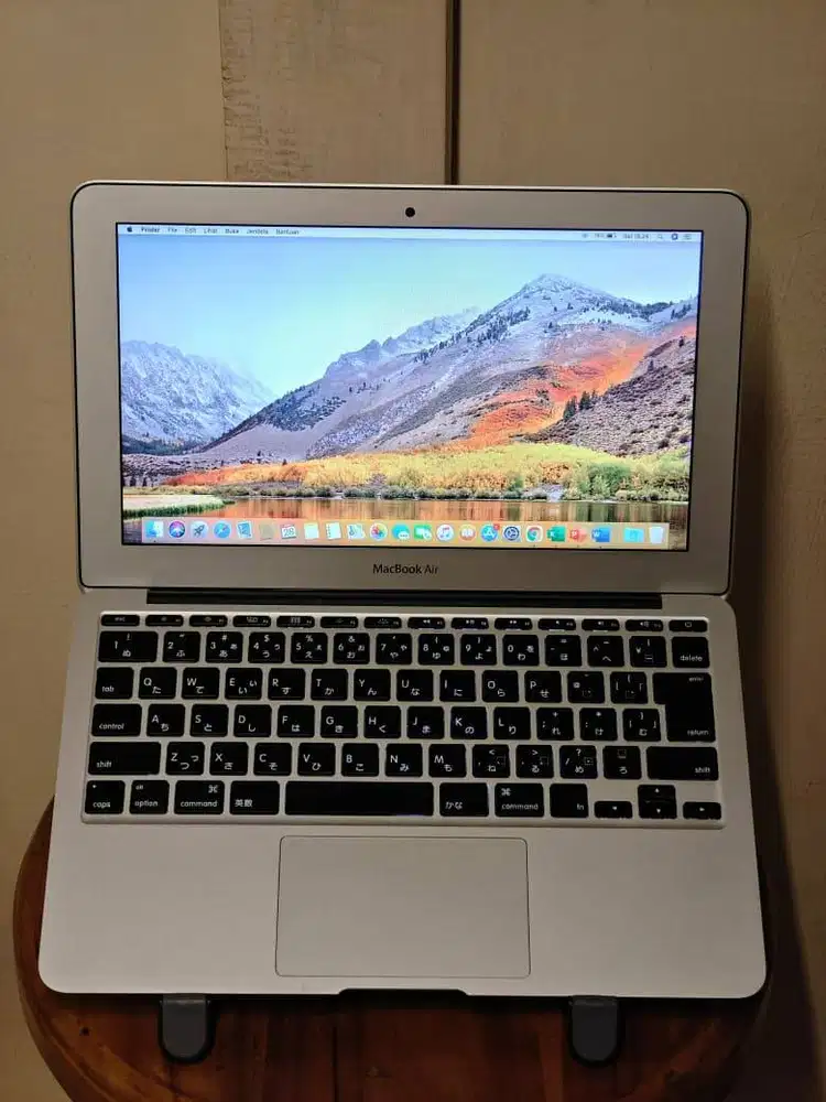 Apple MacBook Air 11.6 Inch 2014 Core i5 SSD Cepat Bonus Tas Garansi