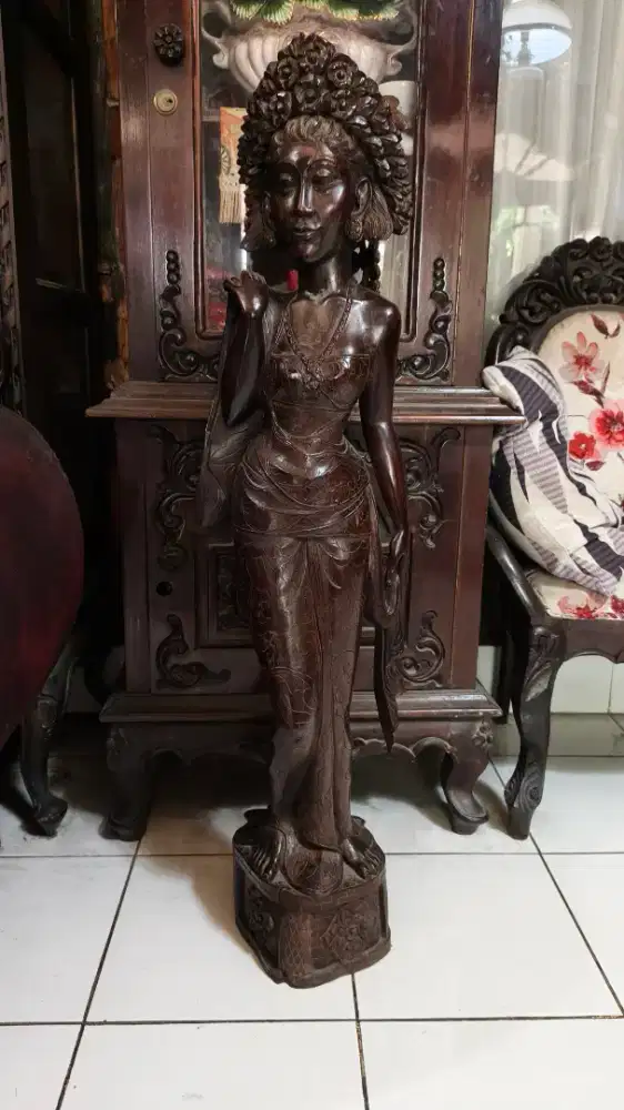 Patung Kayu Jati Putri Bali