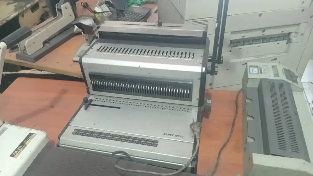 DIJUAL BORONGAN MESIN JILID, LAMINATING, DAN ETALASE