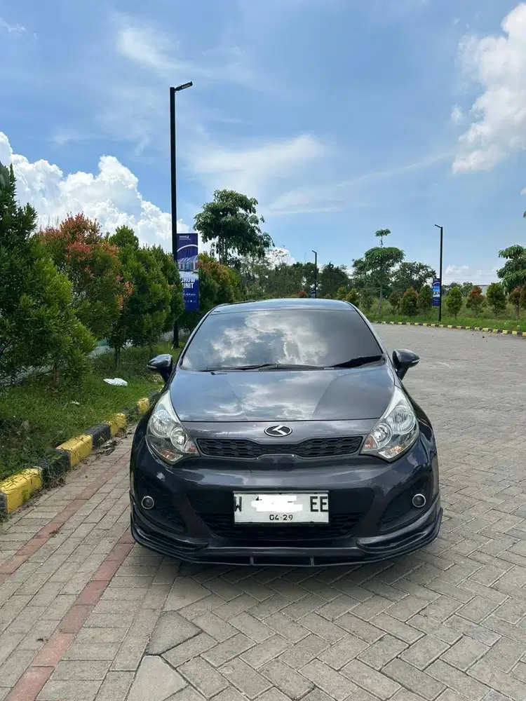 Kia Rio Tahun (2012)