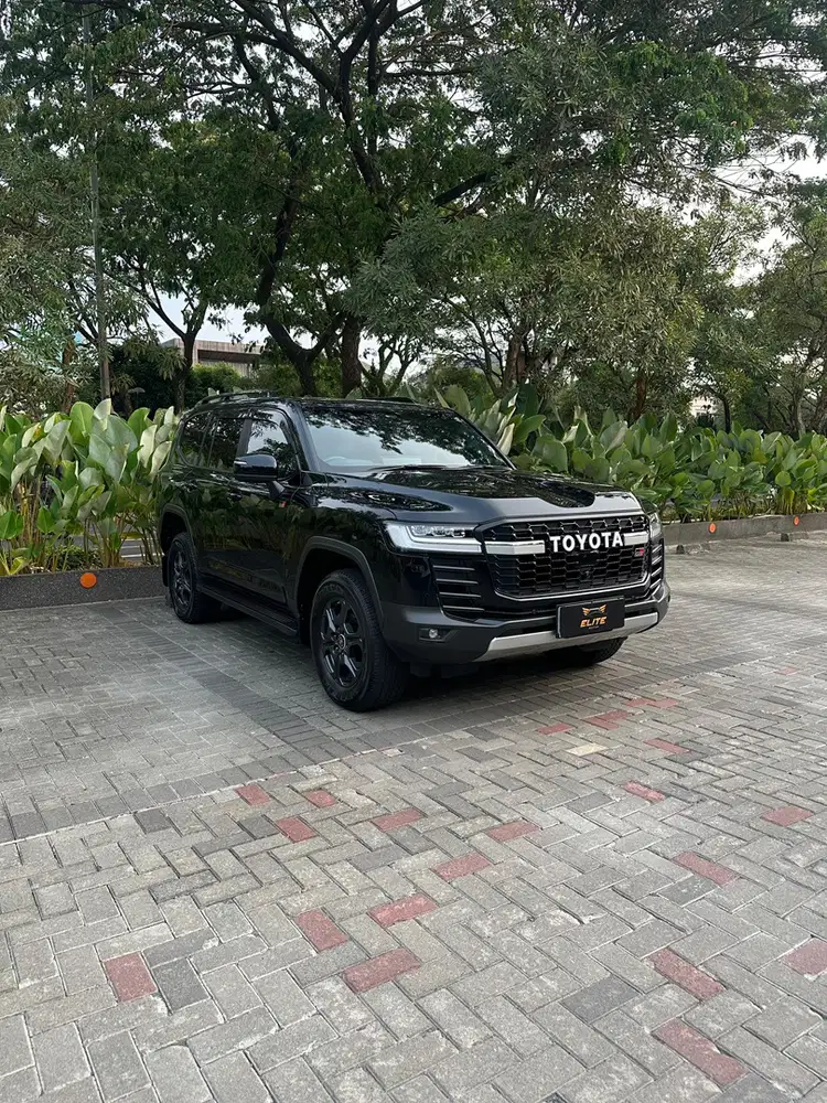 Toyota Land Cruiser 300 GR Sport 2023