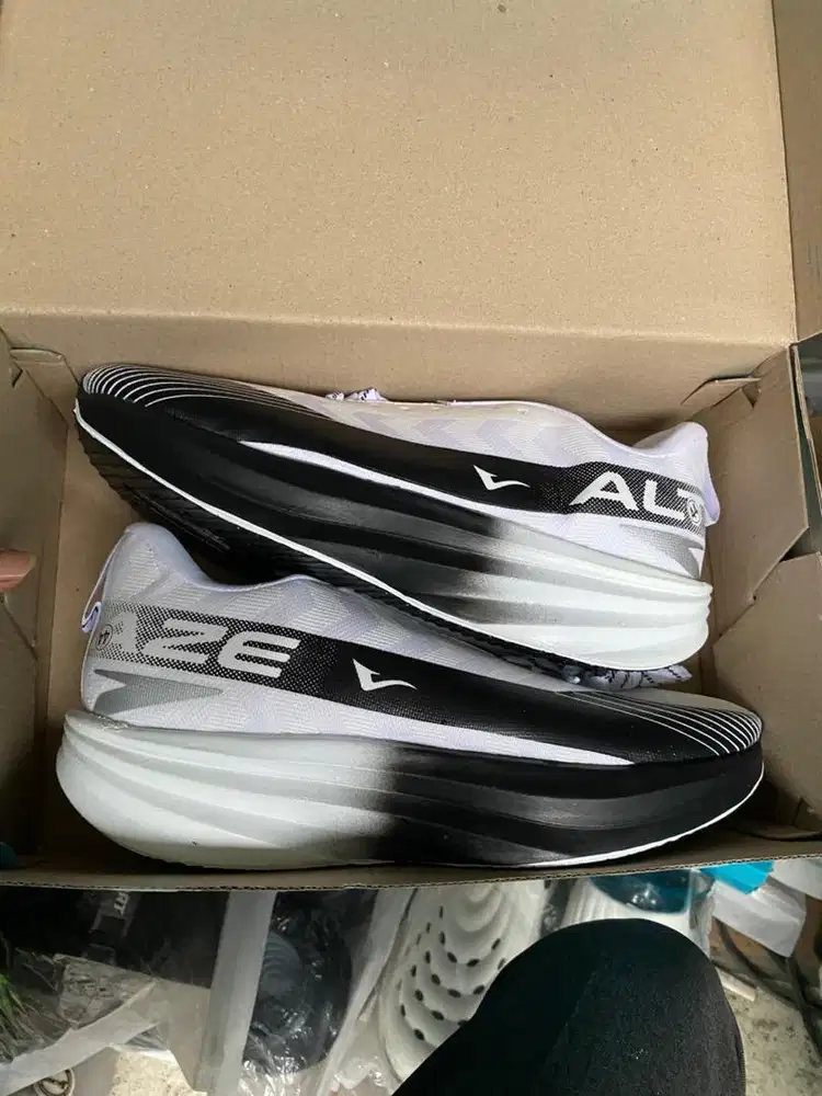 Sepatu Running Altraze