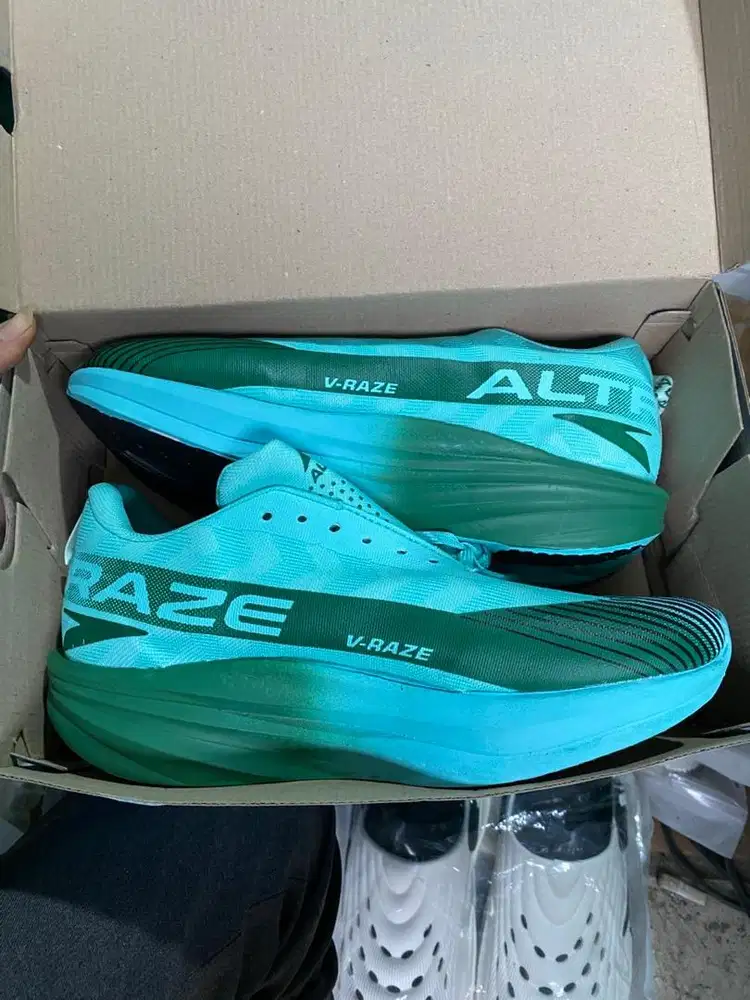 Sepatu Running Altraze