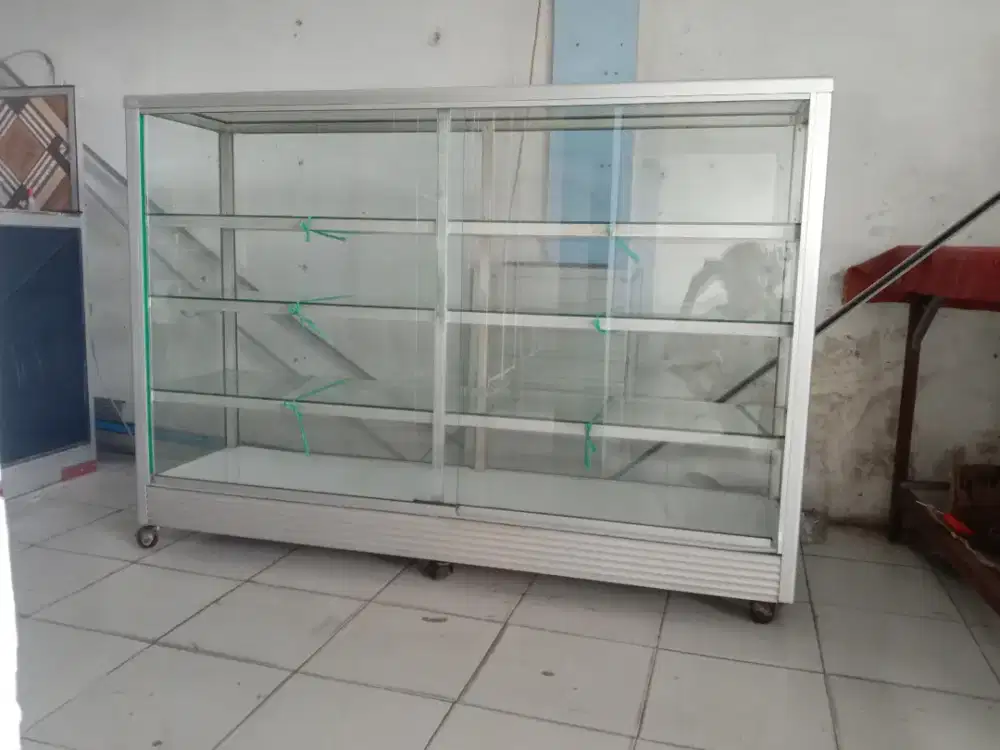 Kaca etalase second