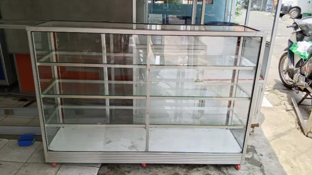 Etalase bekas 1.5 meter