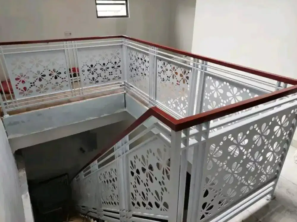 Relling tangga motief pelat coating