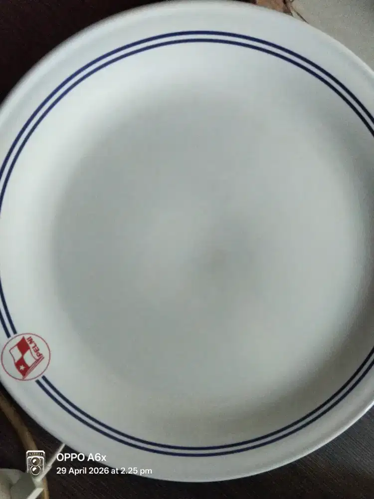 Jual cepat Piring besar cantik ada 10 PCS harga sahabat