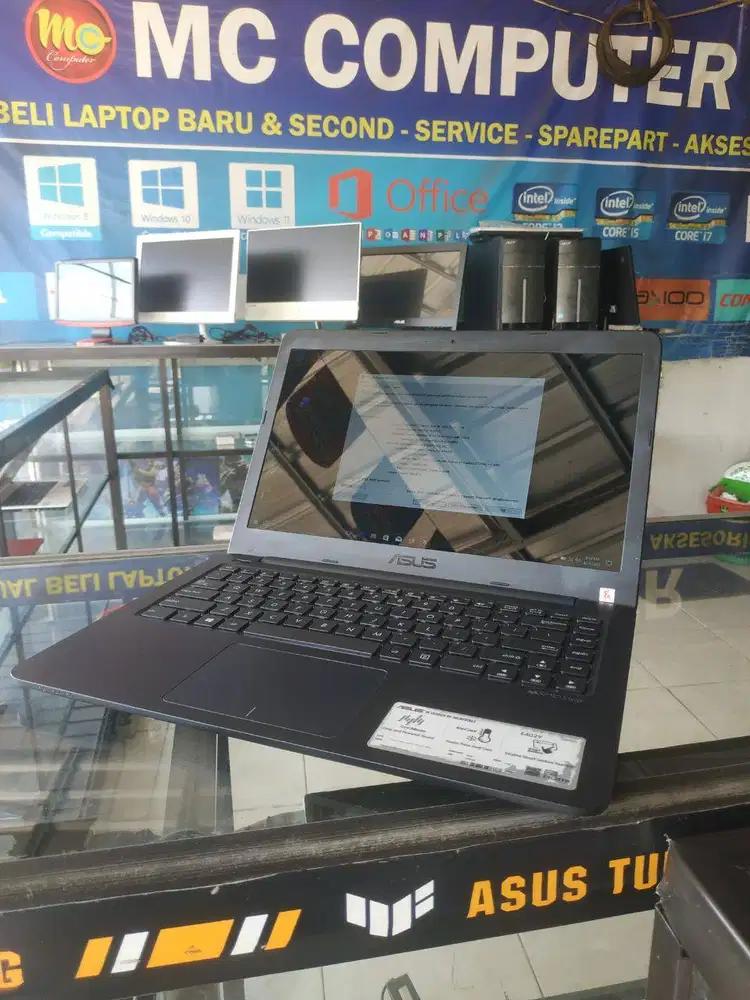 Laptop ASUS Spek AMD E2-7015 / 4gb Ram / 500gb HDD / BERGARANSI