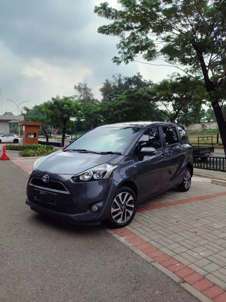 Toyota Sienta V 1.5 Bensin (2017)