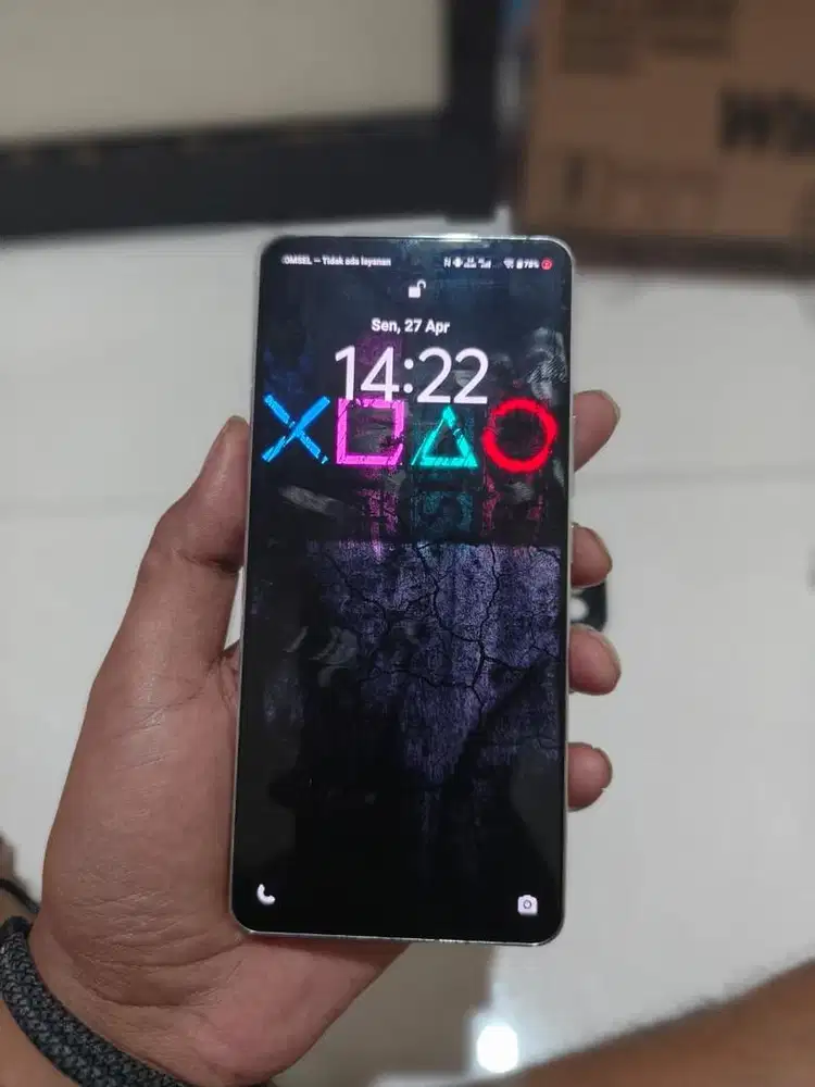 IQOO 12 16/512 white, ada Minus