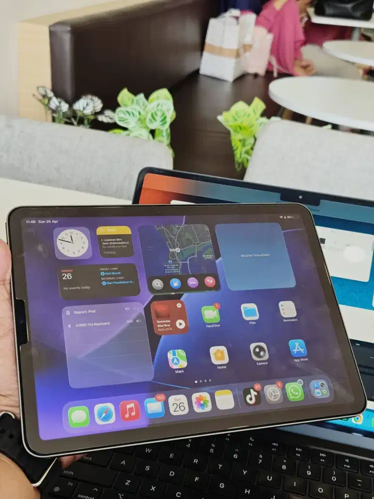 DIJUAL iPad Air 5th Gen 256GB WiFi Only - Space Grey