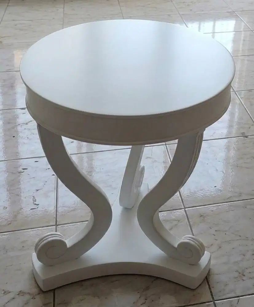 Meja Sudut Bulat Klasik / Side Table Putih / Coffee Table plywood HMR