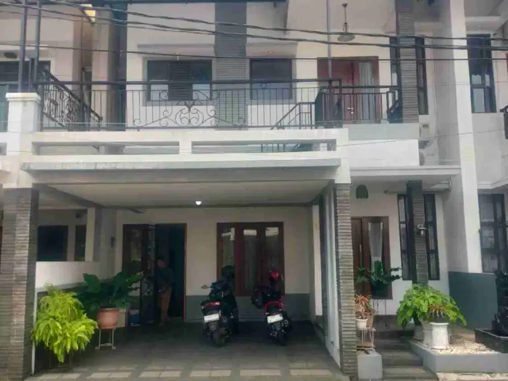rumah mewah di mahkota residen condet jakarta timur