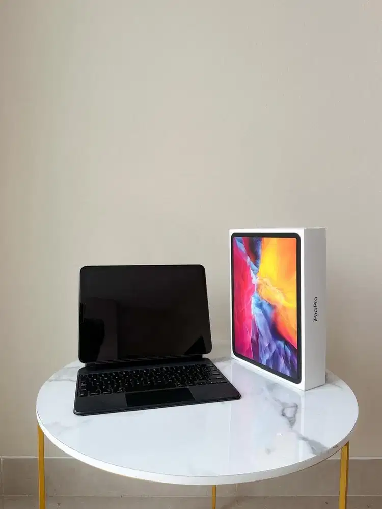 iPad Pro 11-inch 128 GB (2nd Generation) Wi-Fi + MAGIC KEYBOARD