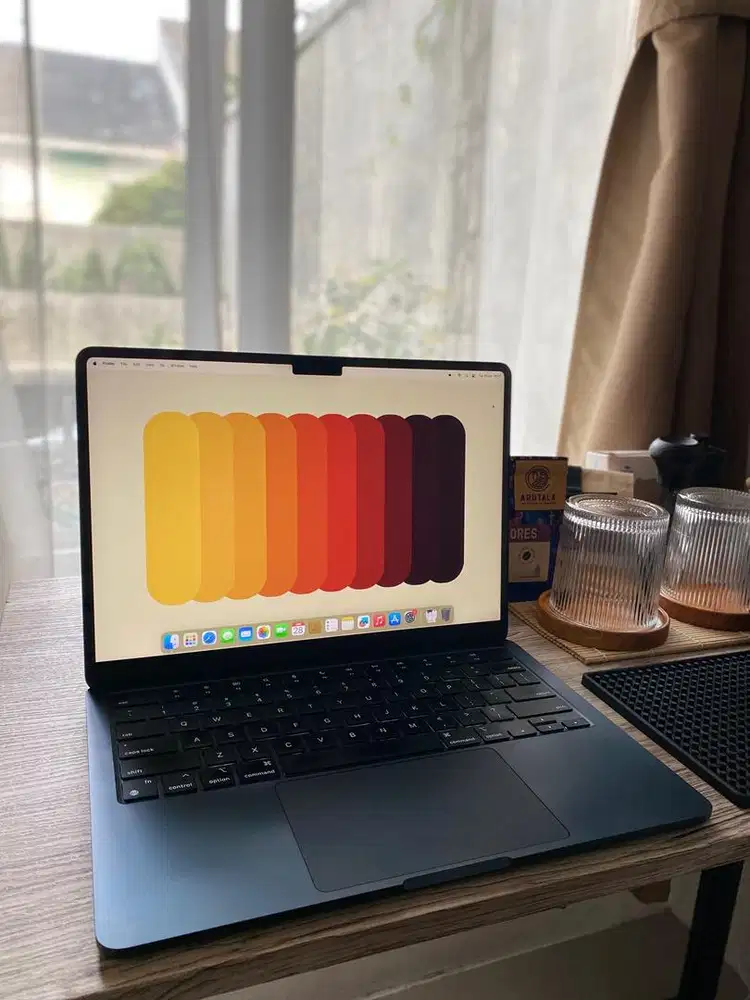 Macbook air M2 fullset mulus no minus