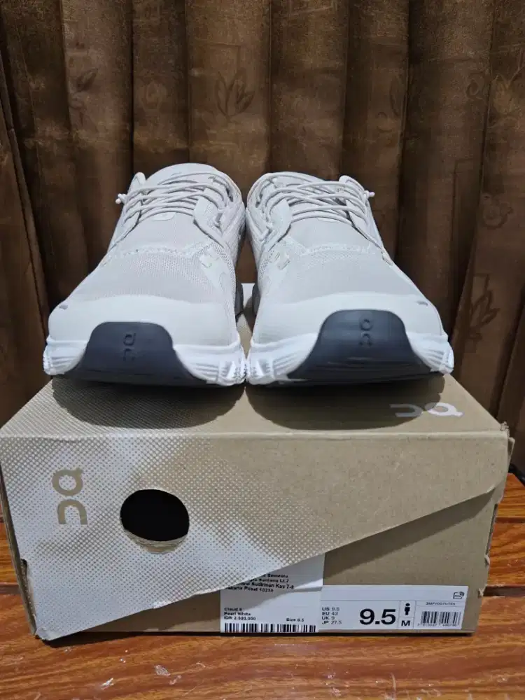 On cloud 6 (pearl white) size 9.5
