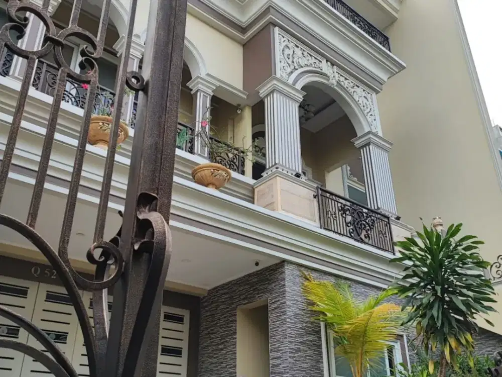 Dijual Rumah Mewah Style Modern Classic di Sunterta Utara