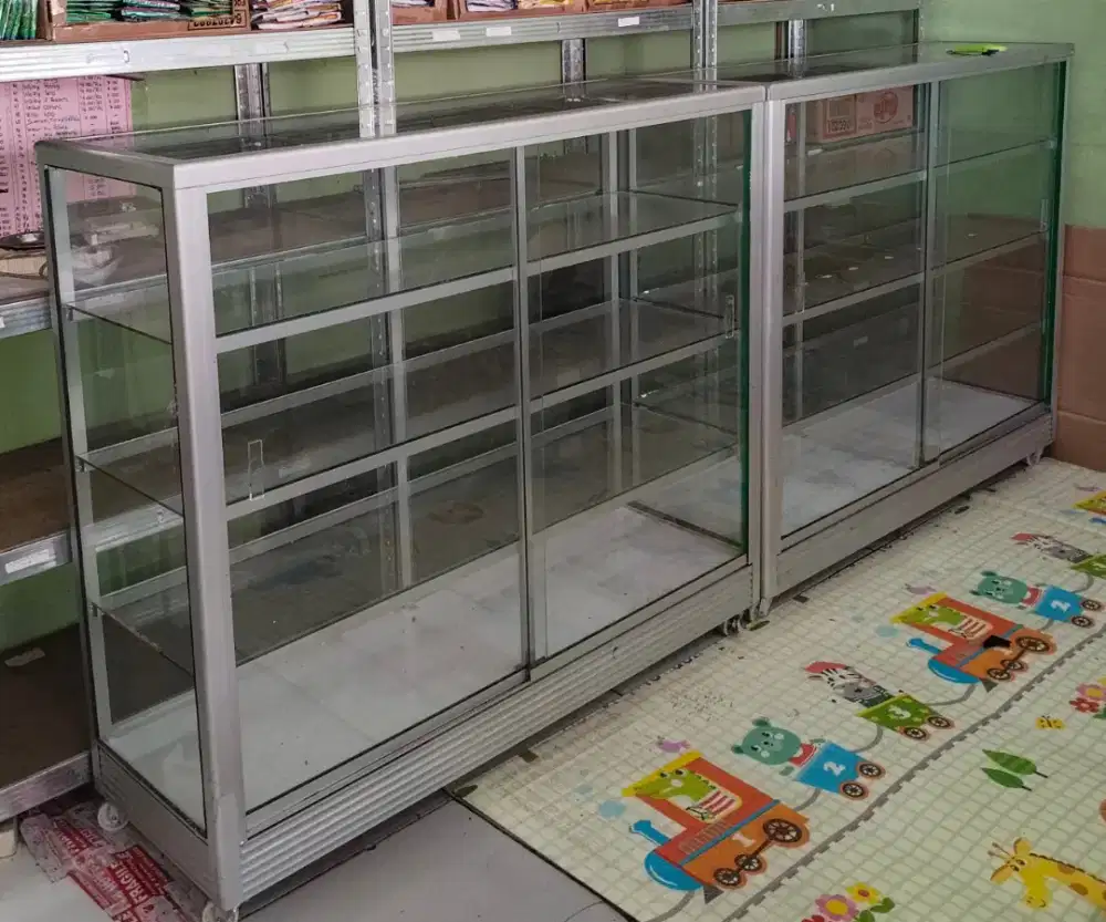 Etalase kaca  alumunium toko