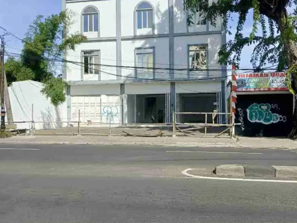Dijual  dan di sewakan Ruko 3 Lantai Gandeng 3 di Jl. Raya  Ciracas   Jakarta Timur