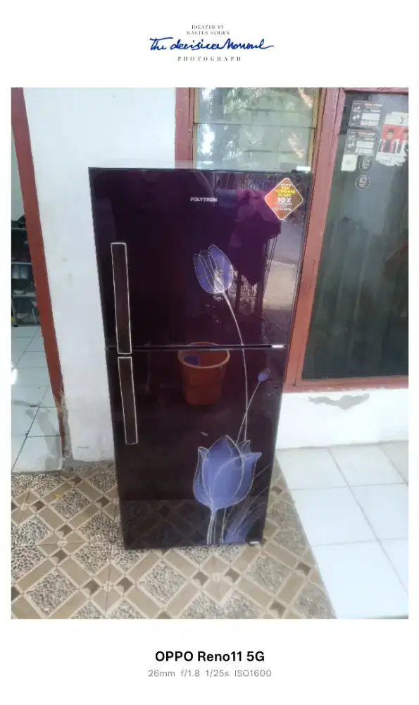 Di jual kulkas 2 pintu merek polytron