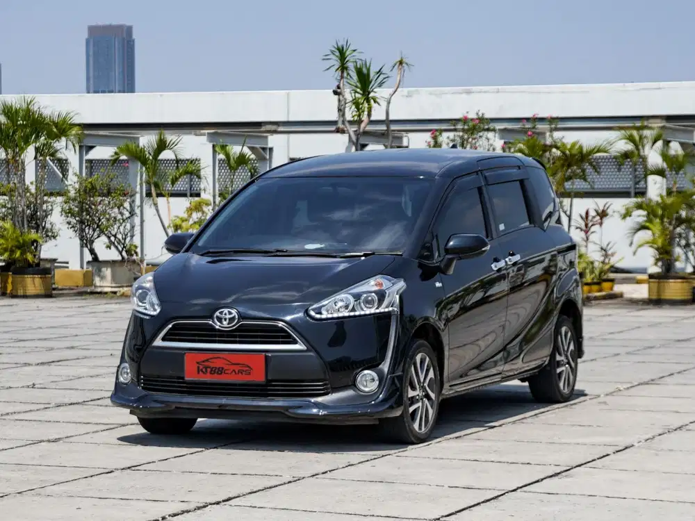 Toyota Sienta V 1.5 Matic 2018 Hitam Genap