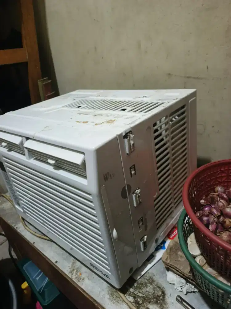 DI JUAL AC REIWA 1/2PK WINDOW 350WATT NEGO BENSIN