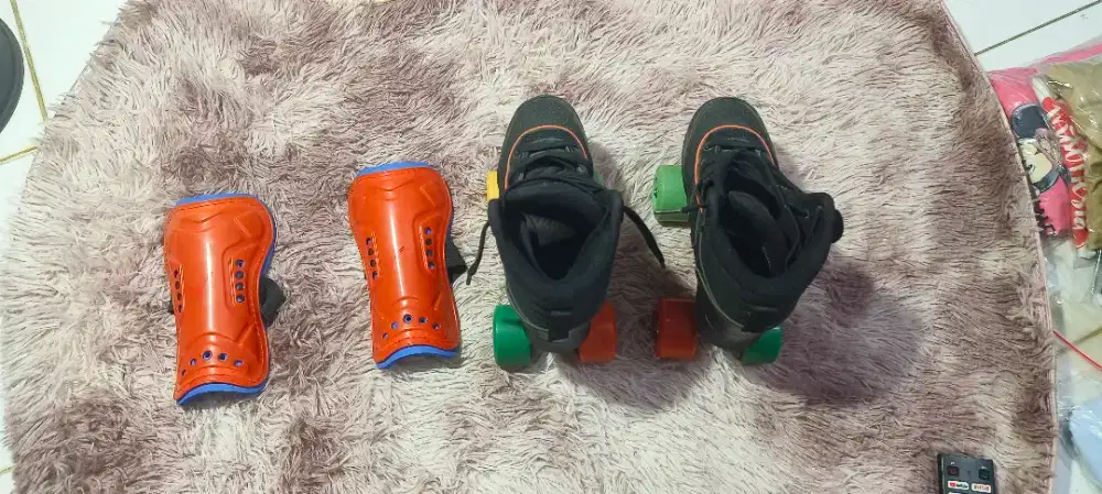 Oxelo by Decatlon
Perlengkapan Roller: Sepatu Roda, 
Protector kaki