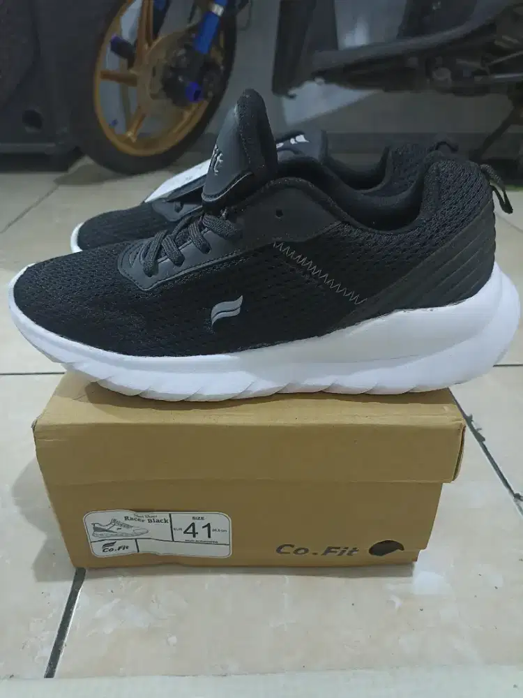 New Sepatu original unisex sz 41(26,5) olahraga,kantor,santai,sekolah